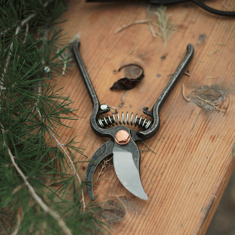 Sécateur de Jardin avec Étui Barebones - Acier CRV et Design Japonais | Comptoir des Jardins
