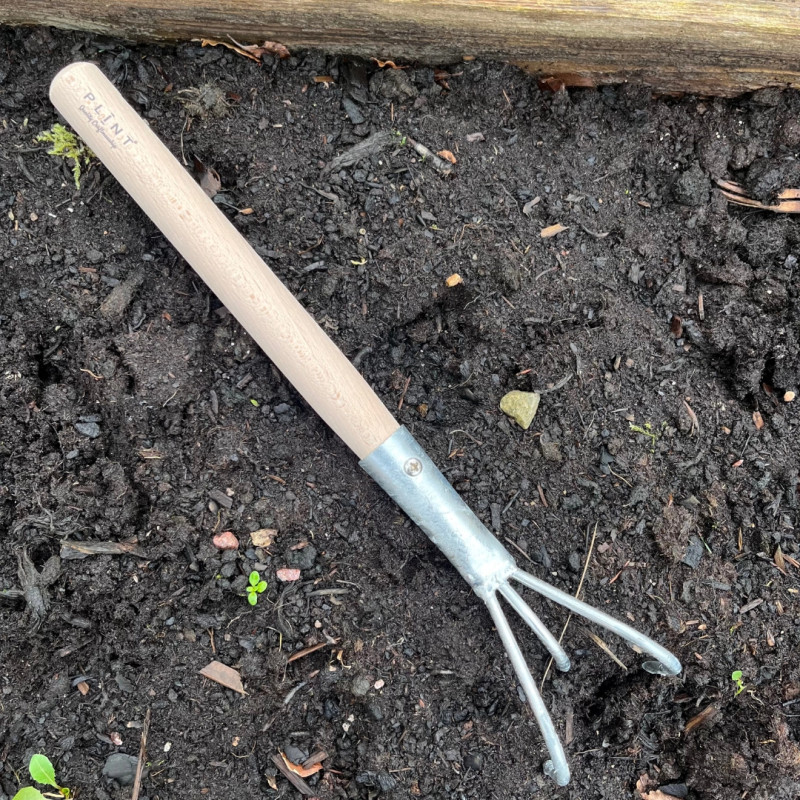 Griffe de Jardin Plint - Fer Galvanisé et Manche Hêtre | Comptoir des Jardins